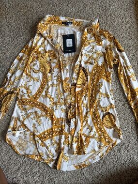 NEW BRAND NEW! Fashion Nova White & Gold Baroque-Print Button Down Shirt